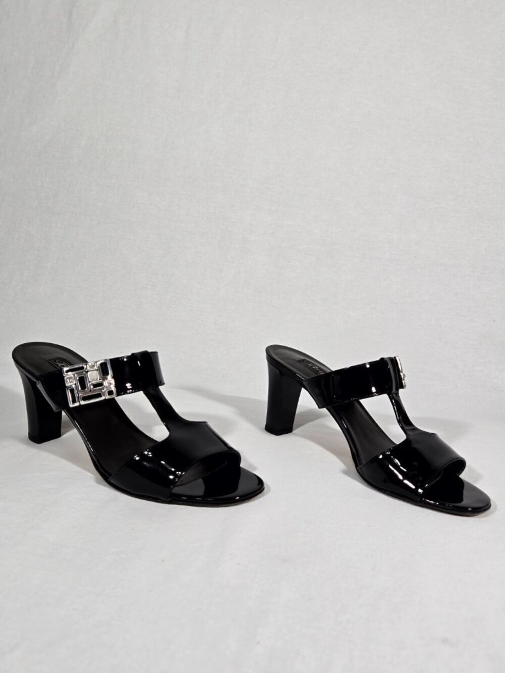 ITALY Vintage Y2K BRIGHTON Black Patent Leather "Rouge" Buckle Heel Sandal Sz 8M